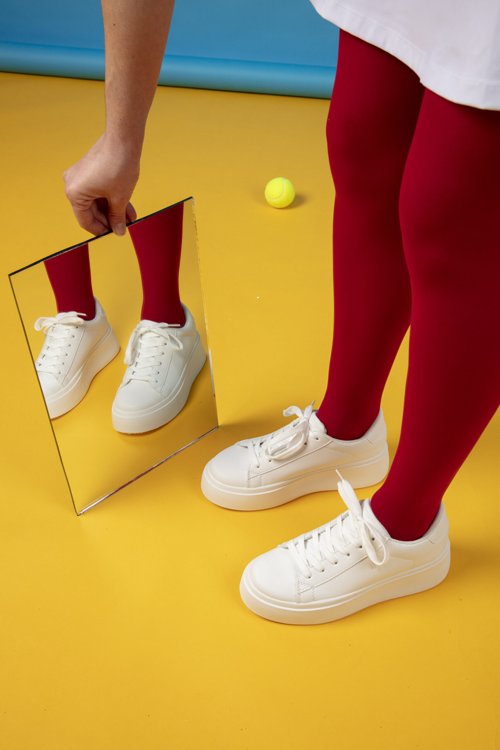 close-up-hand-holding-mirror